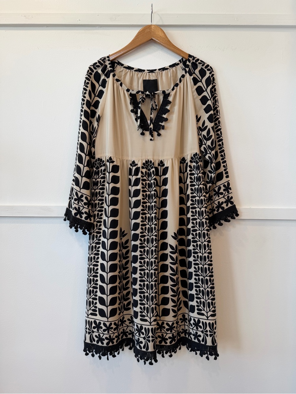 ANNA SUI Silk Beige and Black Embroidered Dress size 6